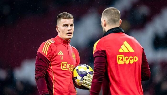 Usai Digeser Maarten Paes, Kiper Muda Ajax Joeri Heerkens Terancam Dipinjamkan