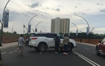 Ambulans di Bogor Takuti Fortuner yang Diduga Kabur Setelah Kecelakaan