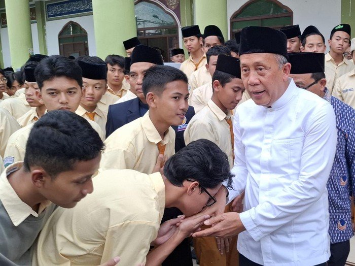Waketum NasDem Ajak Santri Mojokerto: Ilmu Tak Ada Habisnya, Waktunya Berubah!