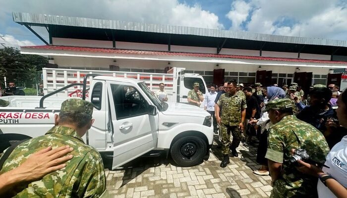 **Ironi Impor Pick Up: Uang Rakyat Hidupi Buruh India saat Pekerja RI Terancam PHK**