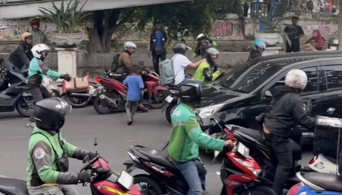 4 Kesaksian Aksi Gila-gilaan Pengemudi Mobil Lawan Arah, Begini Reaksinya!