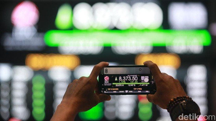 Seharian Loyo, IHSG Ditutup di Zona Hijau - Update 1