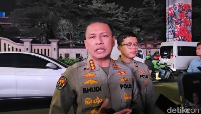 Demo Mahasiswa di Depan Markas Polisi: Aman atau Tanda Perubahan?
