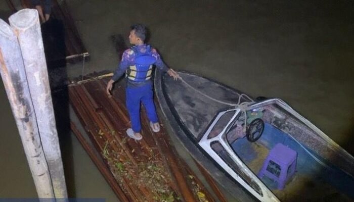 Polisi Beraksi, 10 Rakit Kayu Illegal Logging Diamankan di Riau