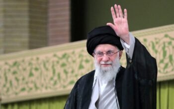 Khamenei Dilaporkan Tewas, Serangan AS-Israel Guncang Iran