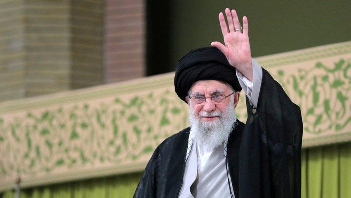 Khamenei Dilaporkan Tewas, Serangan AS-Israel Guncang Iran