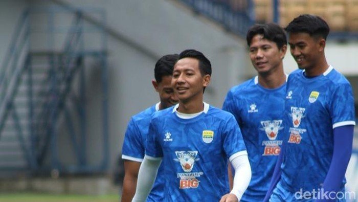 Jadwal Mepet Lawan Persebaya, Adam Alis: Persib Harus Optimistis 3 Poin - Update 1