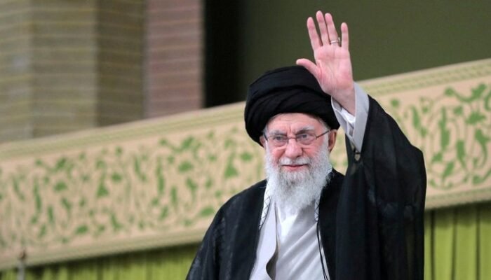 **”Prediksi Pakar: Siapa yang Akan Mewarisi Kekuasaan Ayatollah Ali Khamenei di Iran?”**