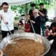 “Kolaborasi Kemenbud, 17.000 Paket Rendang Hadirkan Kenikmatan Tradisional ke Sumatera”