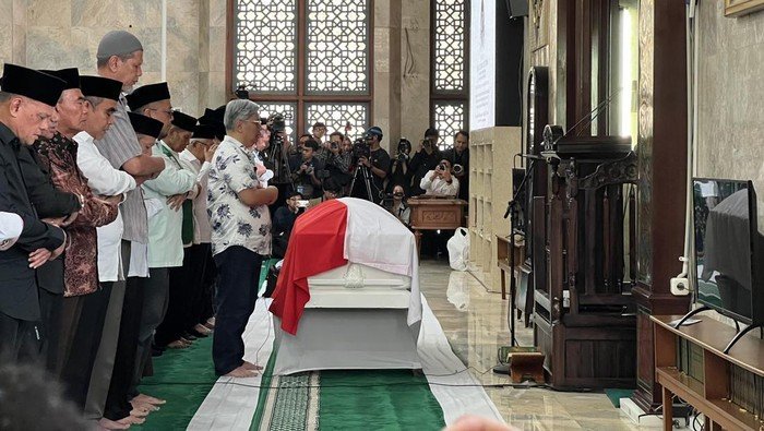 Wapres ke-6 Try Sutrisno: Menyentuh Hati di Masjid Sunda Kelapa