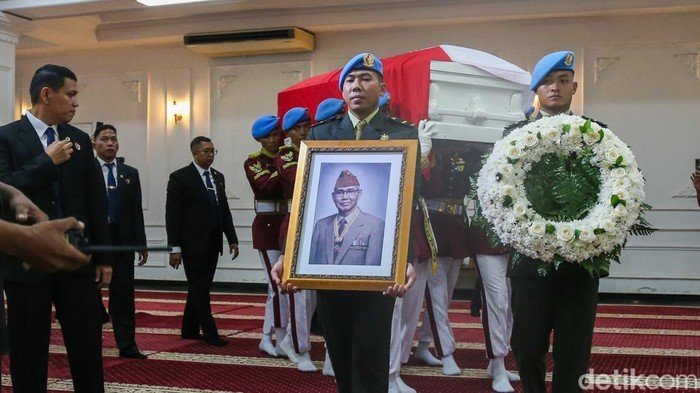 **Muzani Ungkap Permintaan Try Sutrisno Sebelum Wafat: Amendemen UUD 1945**