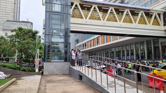 JPO Sarinah Diresmikan, Trotoar Lebar untuk Peningkatan Kualitas Hidup Warga!