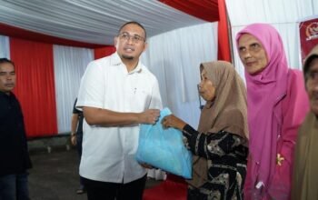 Andre Rosiade Berikan 5.000 Paket Sembako, Warga Dharmasraya Bersyukur