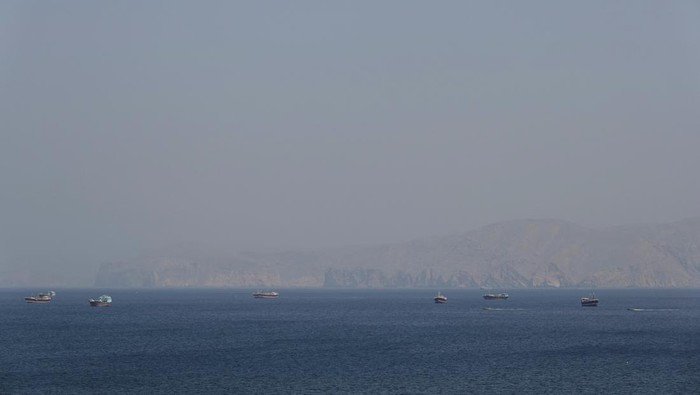 **Dua Kapal Pertamina Terjebak di Selat Hormuz: Strategi Krisis yang Mengagumkan**