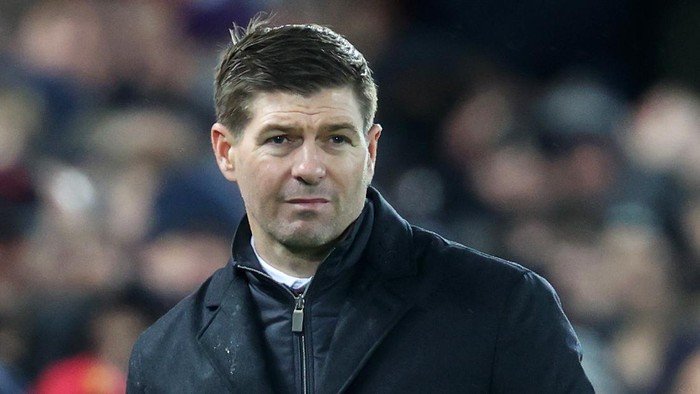 **Steven Gerrard Kritik Van Dijk dan Konate Setelah Liverpool Kalah dari Wolves**