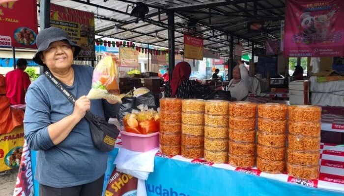 “War Takjil di Benhil: Kenapa Omzet Penjual Malah Turun?”