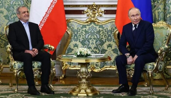 **Pezeshkian dan Putin Bicarakan Serangan AS-Israel pada Iran**