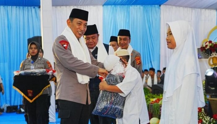 Kapolri Bersafari di Ramadan: Menyantuni Yatim dan Menguatkan Sinergi Agama di Sumsel