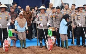 “Wujudkan Swasembada Pangan, Polda Metro Berkebun Jagung di Bekasi!”