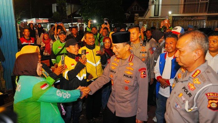 **Kapolri Berdialog dengan Ojol Palembang di Kedai Ado Presisi, Sambangi Aspirasi Mitra**