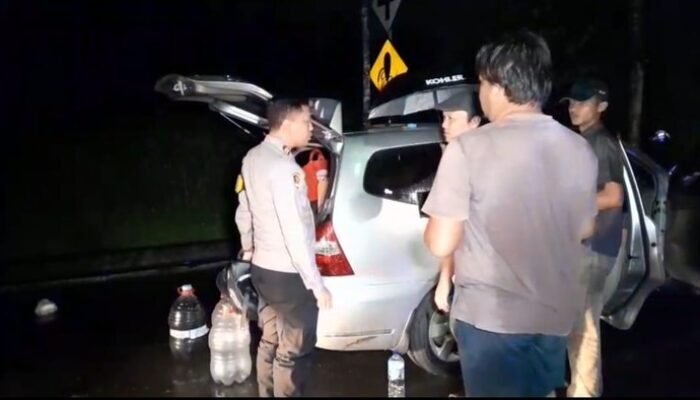 Tengah Malam Mobilnya Mogok, Lansia di Bogor Diantar Pulang Polisi, Kisah Baik yang Menghangatkan Hati!