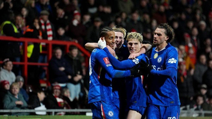**Rosenior: Chelsea Beruntung Kalahkan Wrexham dalam Pertandingan Menegangkan**
