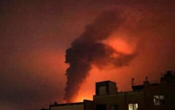 “Israel Serang Depot Minyak Iran, Kebakaran Besar Landa Teheran”