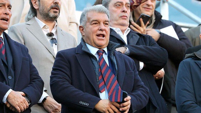 **Laporta Balas Xavi: Skuad Sama, Flick Juara!**