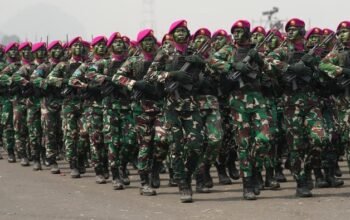Kaster TNI Kembali, Membangunkan Era Gus Dur yang Terlupakan