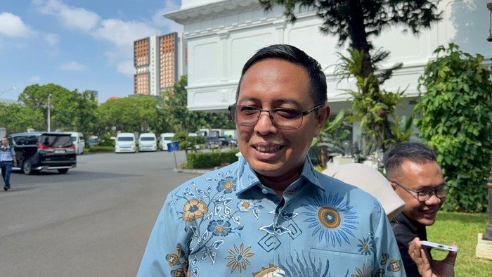 **Hasan Nasbi Dipanggil Prabowo ke Istana, Bahas Apa?**