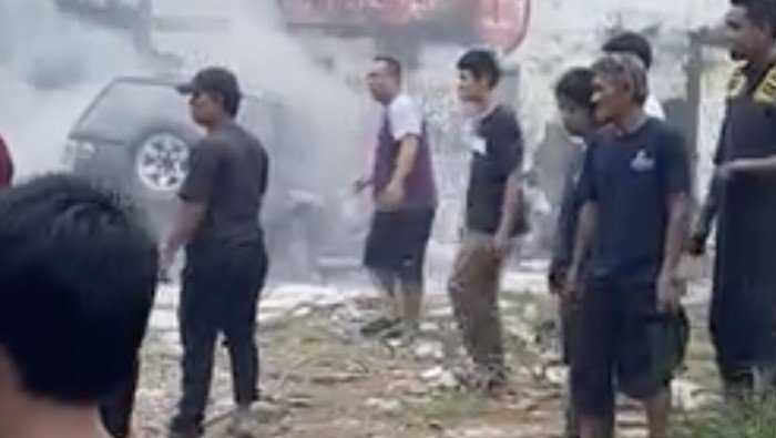 **Duh! Mobil Terbakar Gara-gara Bocil Bakar Kertas: Inilah Fakta Kebakaran SUV di Jalan Bangka 9**