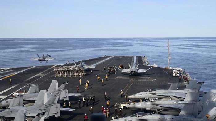 USS Gerald R Ford Diterjang Api di Laut Merah, AS Negaikan Serangan Iran