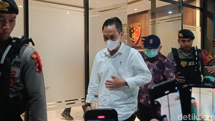 Terjaring OTT KPK, Bupati Cilacap Dibawa ke Jakarta Malam Ini - Update 1