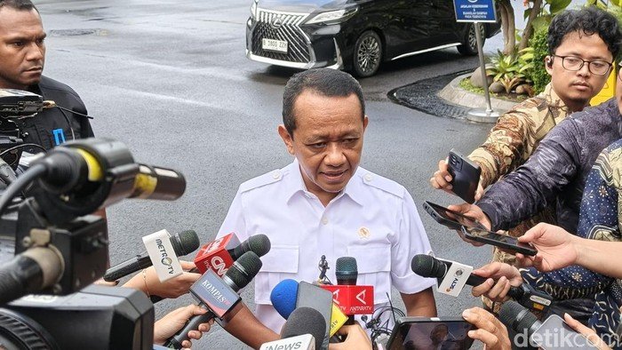 Bahlil Lapor ke Prabowo soal Stok BBM: Bensin Jaminan, Tapi Masalah Lain Menyusul