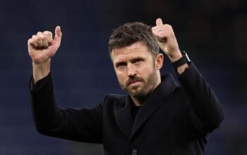 “Carrick Balas dengan Api, Setelah Sombong Scholes Sebutnya ‘Sampah'”