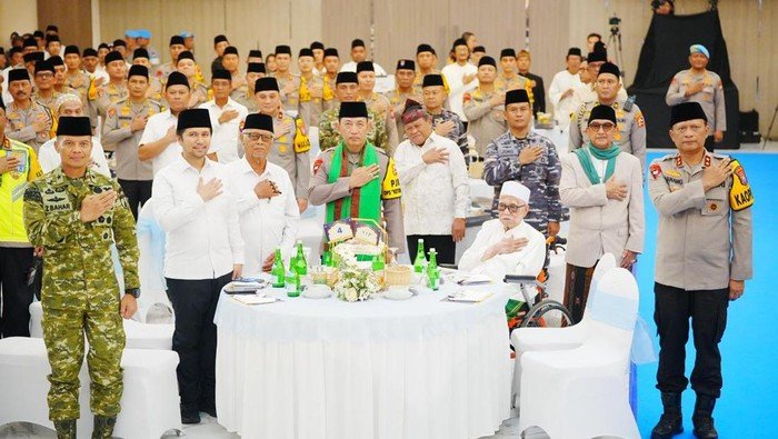 Safari Ramadan di Jatim: Kapolri Beri Peringatan Khusus kepada Ulama-Umara