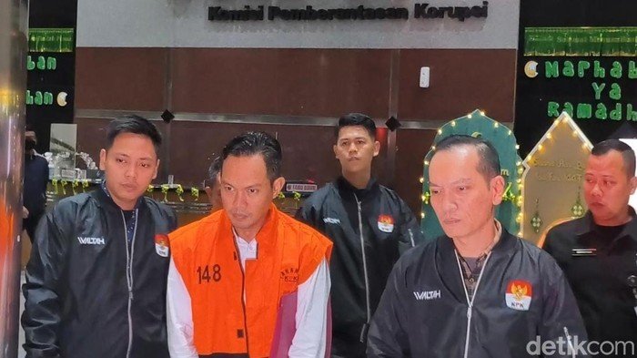 Rp 20-100 Juta THR Bupati Cilacap Dari Pemerasan, Ungkap KPK