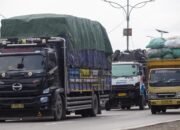 **Pengusaha Truk Terancam Rugi Besar Akibat Kebijakan Truk Sumbu 3 Selama Lebaran 2026**