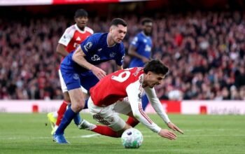 “Babak I: Calafiori Sentuh Bola Langit, Arsenal Vs Everton 0-0, Siapa yang Akan Menang?”