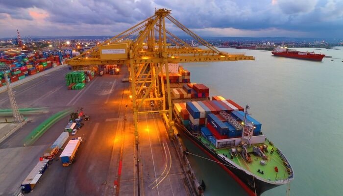 **Pelindo Tetap Beroperasi Penuh Selama Masa Angkutan Lebaran 2026: Strategi Bisnis yang Mendukung Mobilitas dan Logistik**