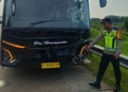 Tragedi Tol Batang: Bus Tabrak 5 Mobil Pemudik, Nyawa Selamat!