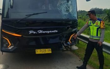 Tragedi Tol Batang: Bus Tabrak 5 Mobil Pemudik, Nyawa Selamat!