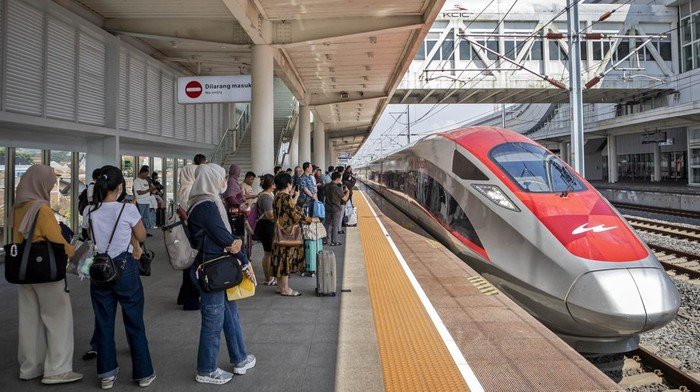 Siapakah di Balik Rekor Penumpang Whoosh 301 Ribu saat Lebaran?