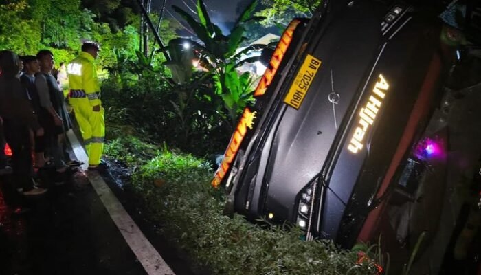 Bus Terperosok ke Jurang di Lahat Sumsel, Polisi Langsung Evakuasi – Update 1