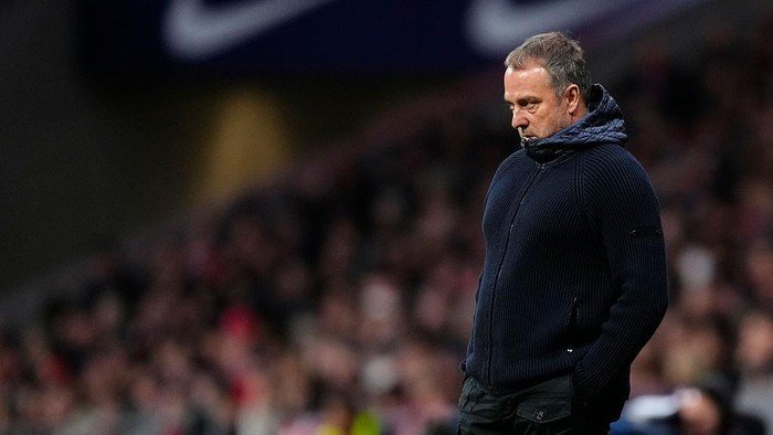 Barcelona Menang Telak atas Sevilla, Namun Kritik Terasa dari Hansi Flick