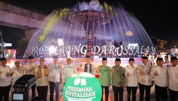 Tugu Cempako Telok, Ikon Baru yang Menyulap Bundaran Air Mancur Palembang!