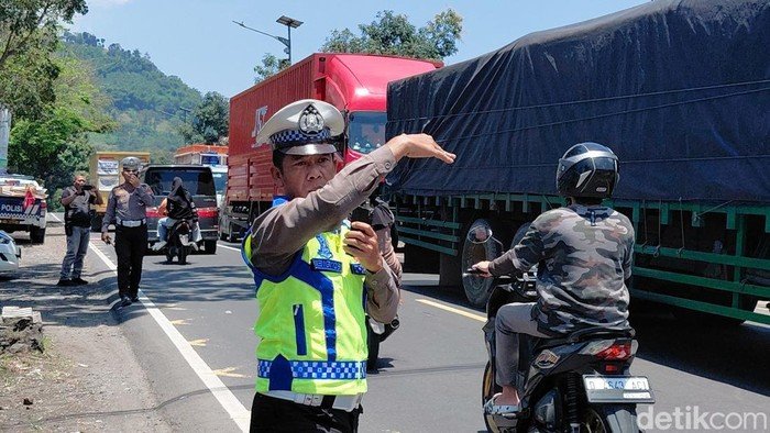 Jalur Limbangan Garut Terkunci, Pemudik Terjebak dalam One Way yang Menyulitkan!
