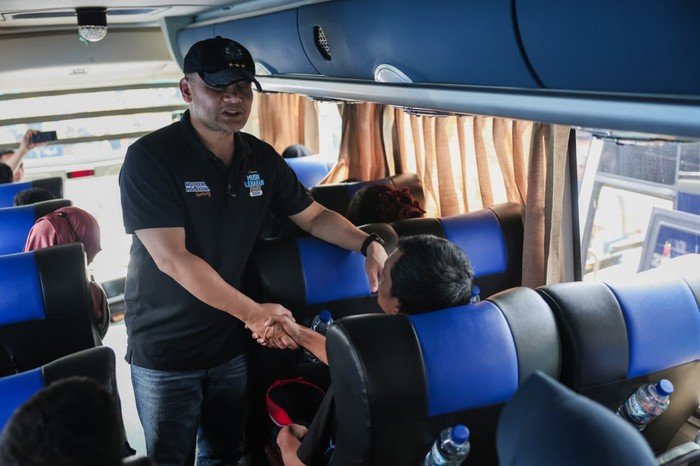 Difasilitasi Mudik Gratis, Pedagang Bakso Beri Hadiah ke Gubernur Jateng: Kisah Terbaik Hari Ini