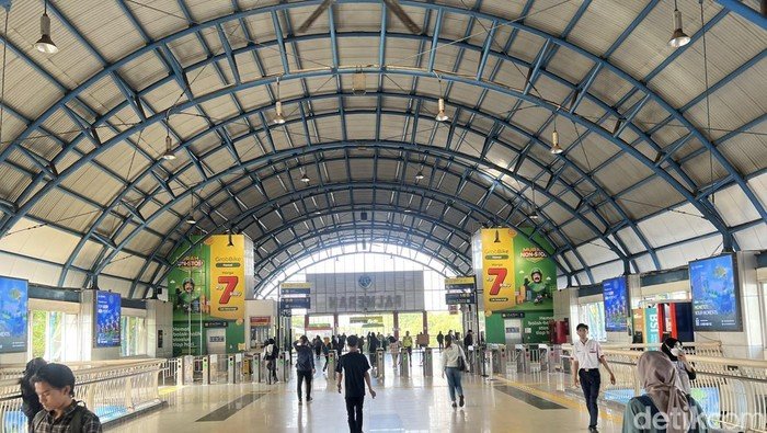 Jakarta Terkini di Hari Pertama Imbauan WFA: Lalu Lintas Macet Total!