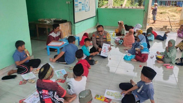 Sosok Aipda Mariono: Polisi yang Goyang Pendidikan di pelosok Riau